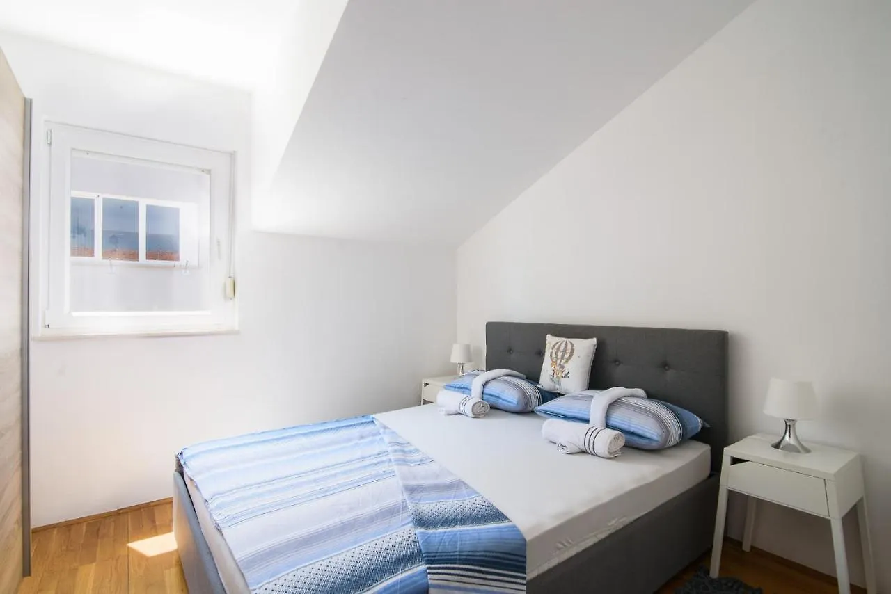 Apartment Dani 特罗吉尔
