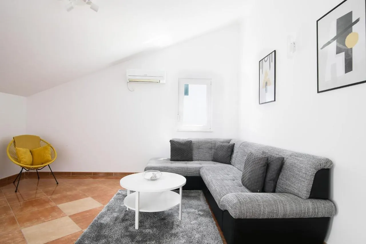Apartment Dani 特罗吉尔
