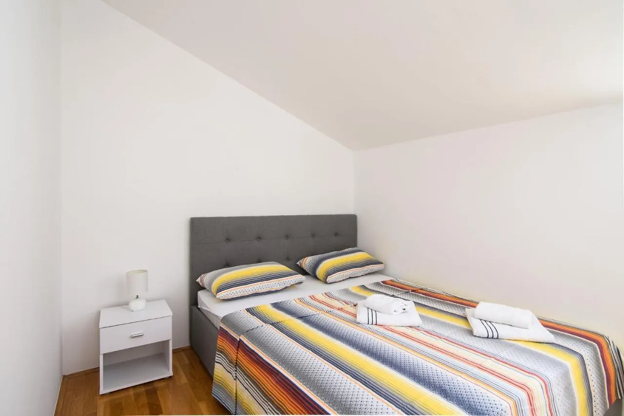 Apartment Dani 特罗吉尔
